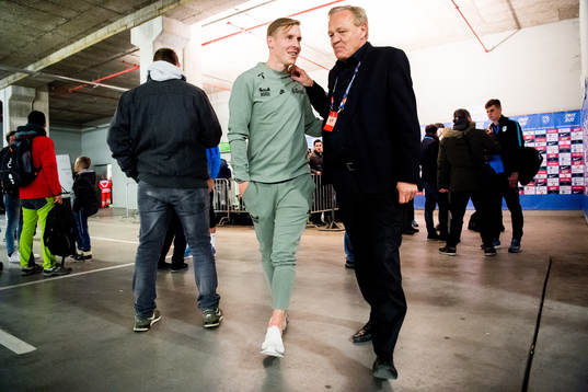 Stefan Johansen of Norway and Geir Ellefsen, head of