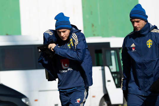 Victor Nilsson Lindelöf and John Guidetti of Sweden