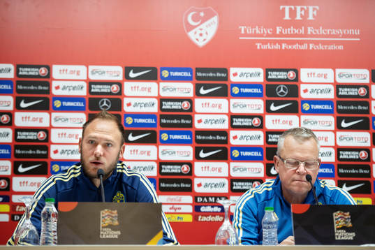 Andreas Granqvist and head coach Janne Andersson of Sweden