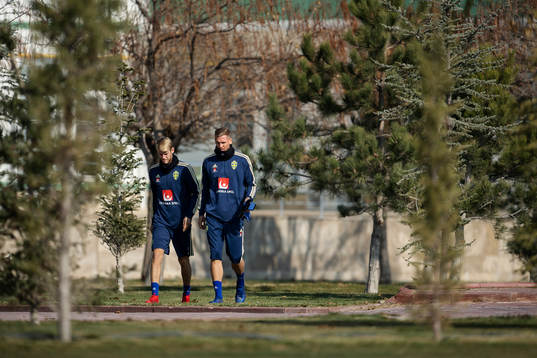 Filip Helander and Robin Olsen of Sweden