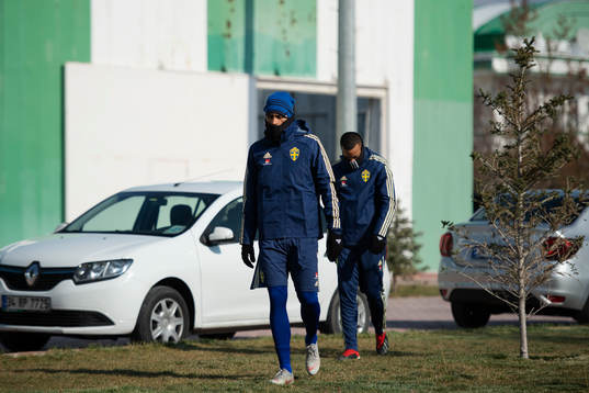 Isaac Kiese Thelin and Robin Quaison of Sweden