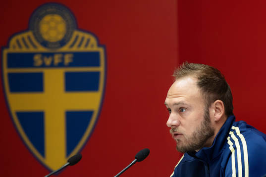 Andreas Granqvist and head coach Janne Andersson of Sweden