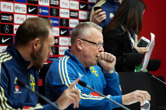 Andreas Granqvist and head coach Janne Andersson of Sweden