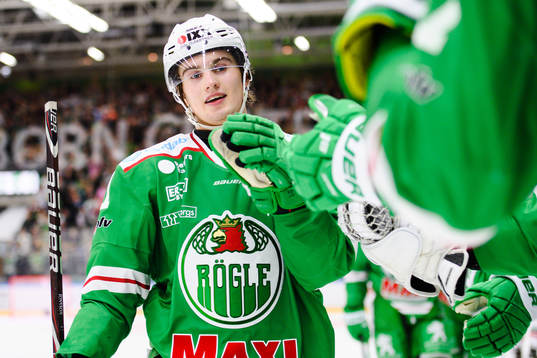 Rögles Nils Höglander jublar