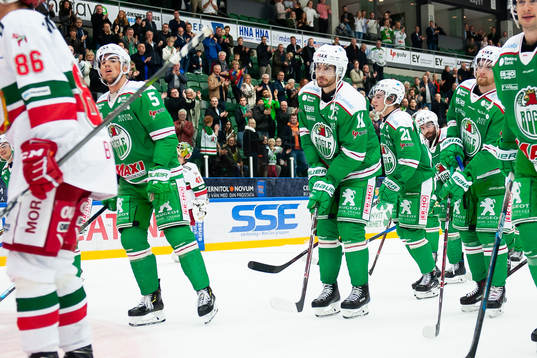 Rögles Mattias Sjögren jublar