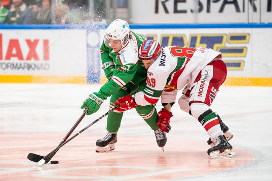 Rögles Jesper Williamsson och Moras Ryan Johnston