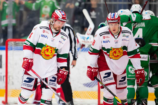 Moras Viktor Amnér och Emil Aronsson deppar medan Rögles