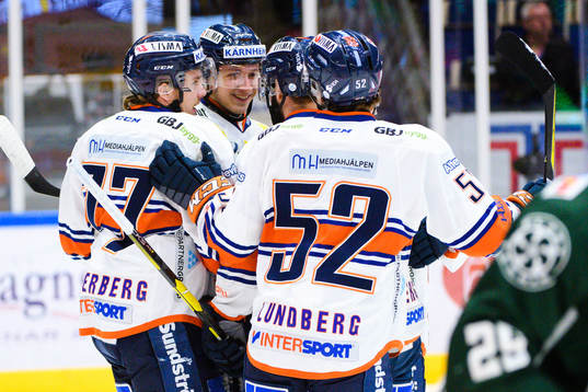 Växjös Jonas Röndbjerg jublar med lagkamrater