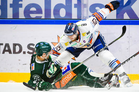 Färjestads Martin Johansson och Växjös Liam Reddox