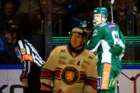 Färjestads Johan Ryno jublar