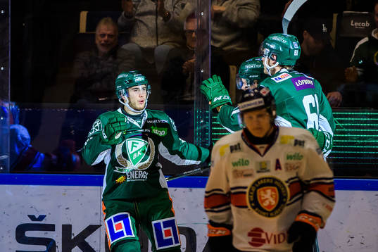 Färjestads Michael Lindqvist och Johan Ryno jublar