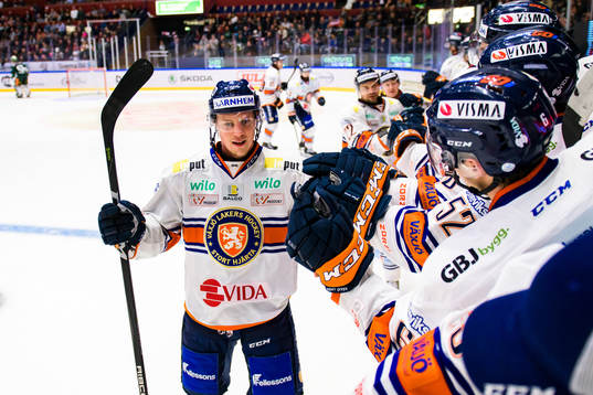 Växjös Joel Persson jublar