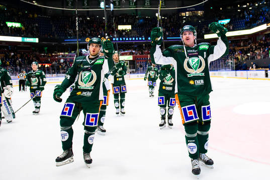Färjestads Michael Lindqvist och Linus Johansson jublar