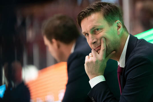 Färjestads tränare Johan Pennerborn deppar