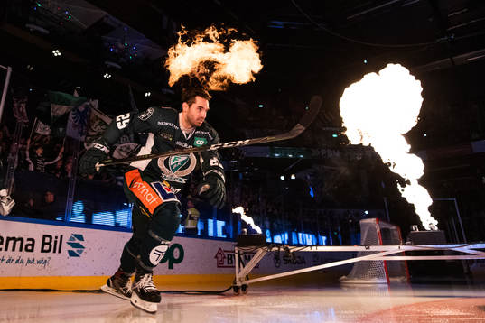Färjestads Martin Johansson åker ut på isen
