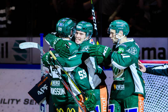 Färjestads Joakim Nygård och Theodor Lennström jublar