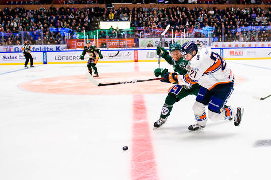 Färjestads Oskar Steen och Växjös Filip Cederqvist