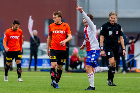 Nikolai Harris of Åsane looks dejected