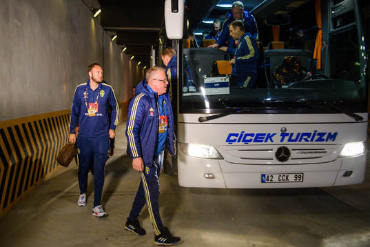 Andreas Granqvist and head coach Janne Andersson of Sweden