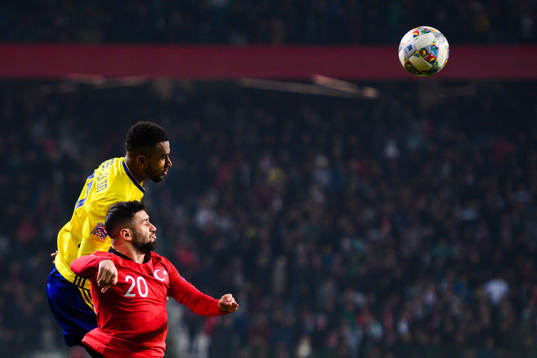 Isaac Kiese Thelin of Sweden and Ömer Bayram of Turkey