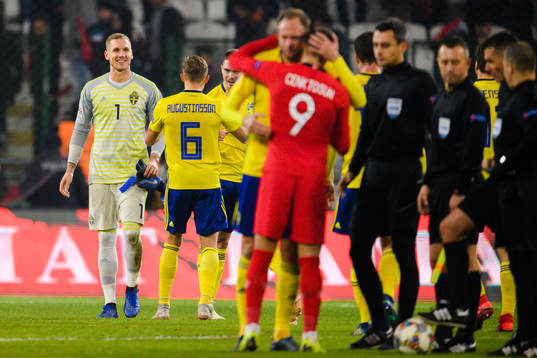 Goalkeeper Robin Olsen of Sweden celebrates