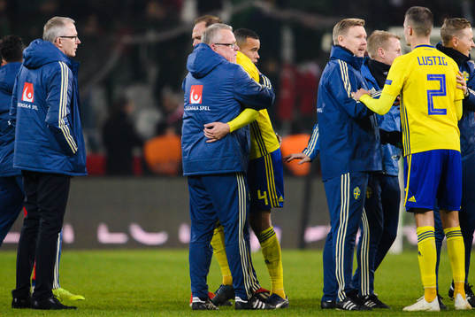 Head coach Janne Andersson and Andreas Granqvist of Sweden