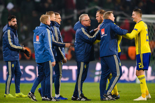 Head coach Janne Andersson and Andreas Granqvist of Sweden