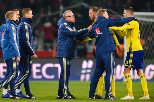 Head coach Janne Andersson and Andreas Granqvist of Sweden