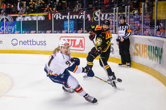 Brynäs Simon Bertilsson och Djurgårdens Axel Jonsson