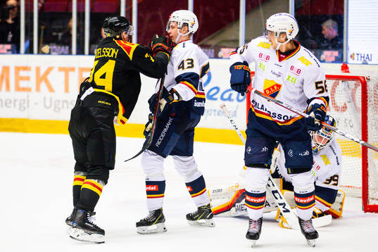 Brynäs Nicklas Danielsson och Djurgårdens Tom Nilsson i