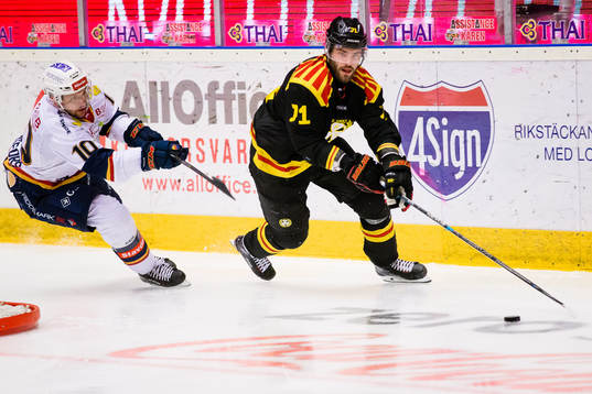 Brynäs Robert Kousal och Djurgårdens Niclas Bergfors