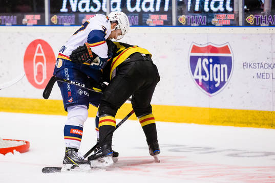 Djurgårdens Jesper Pettersson och Brynäs Joel Kellman i