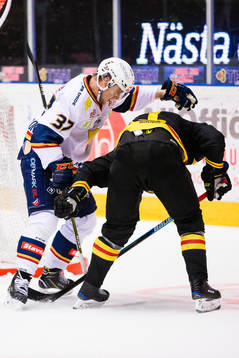 Djurgårdens Jesper Pettersson och Brynäs Joel Kellman i