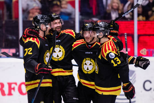 Brynäs Johan Alcén jublar med Joachim Rohdin  och Ryan