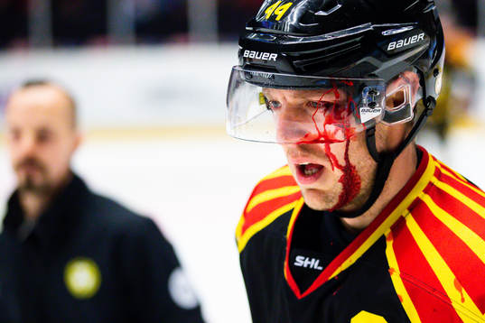 Brynäs Jacob Blomqvist med en skada