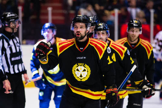 Brynäs Johan Alcén jublar