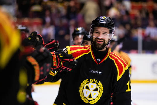 Brynäs Johan Alcén jublar