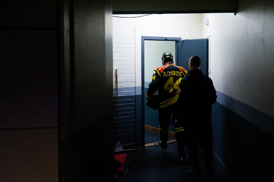 Brynäs Jacob Blomqvist går av planen