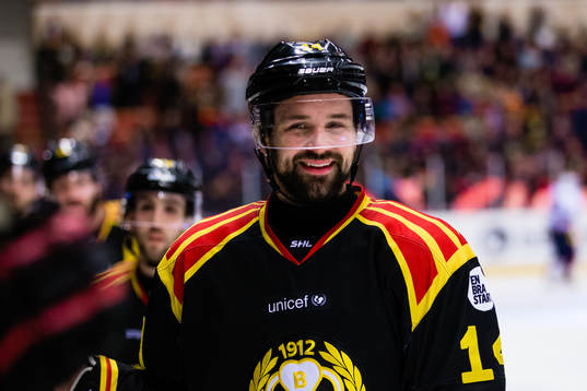 Brynäs Johan Alcén jublar