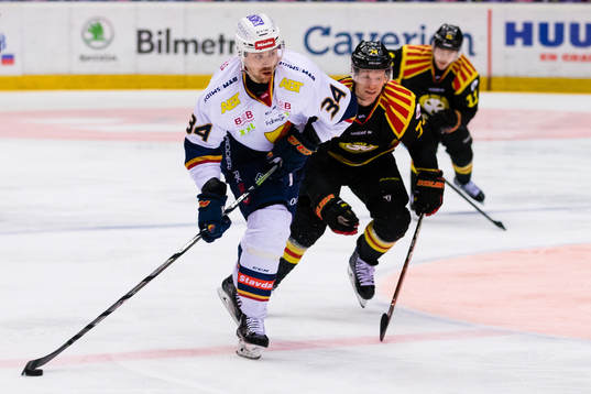 Djurgårdens Daniel Brodin och Brynäs Nicklas Danielsson