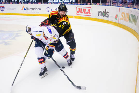 Brynäs Simon Bertilsson och Djurgårdens Gustav Possler