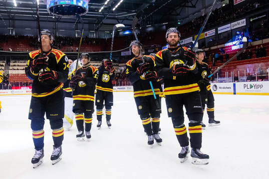 Brynäs Nicklas Danielsson (v) och Robert Kousal (h) jublar