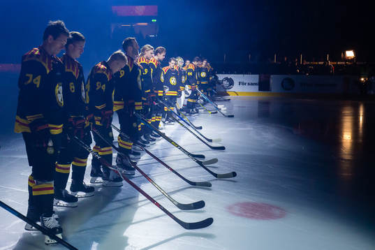 Brynäs Nicklas Danielsson med lagkamrater