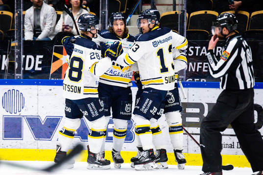 s Andreas Thuresson, Oscar Sundh och Anton Bengtsson jublar