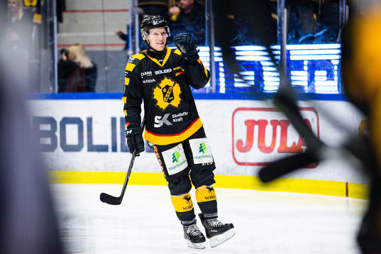 Skellefteås Mathis Olimb jublar