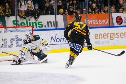 Skellefteås Albin Eriksson  med avgörande straffmålet