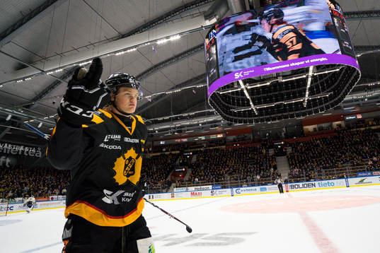 Skellefteås Albin Eriksson jublar