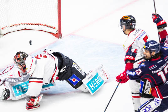 Linköpings Adam Brodecki (ej i bild) gör 1-0