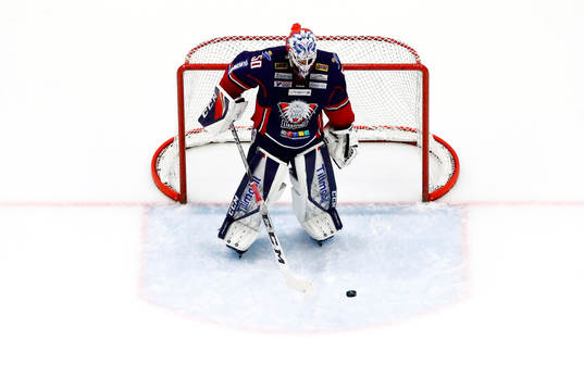 Linköpings målvakt Jonas Gustavsson deppar