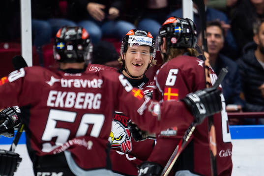 Malmö Redhawks Emil Sylvegård jublar